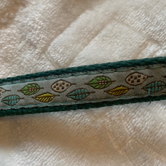 Up Country leaf design dog collar in small - Picture 3 of 3